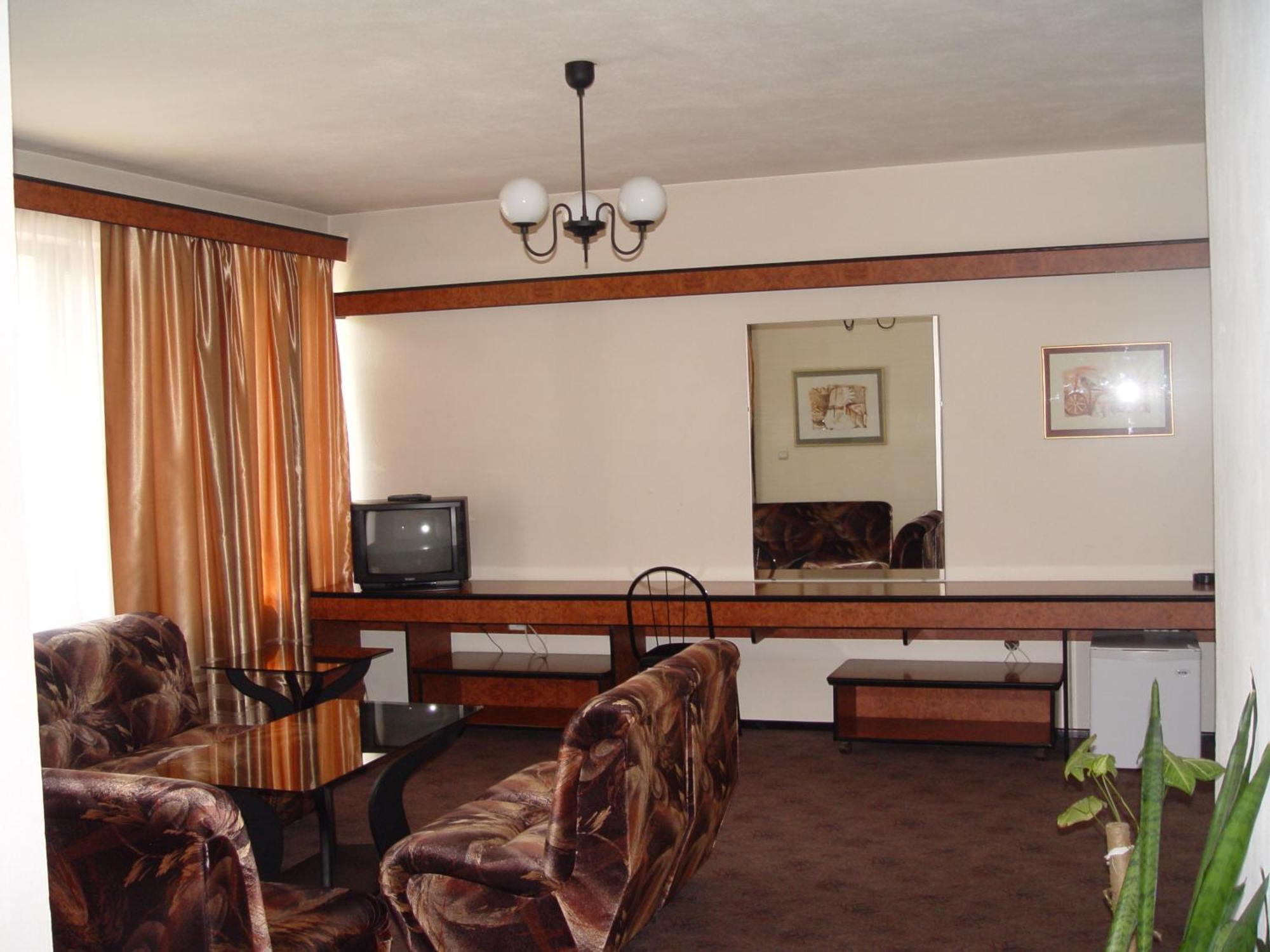 Family Hotel Gabrovo Extérieur photo
