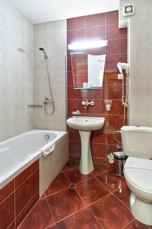 Family Hotel Gabrovo Extérieur photo
