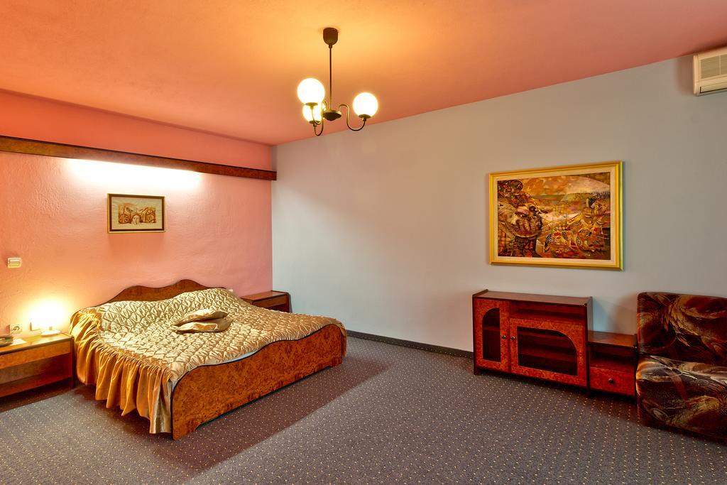 Family Hotel Gabrovo Extérieur photo